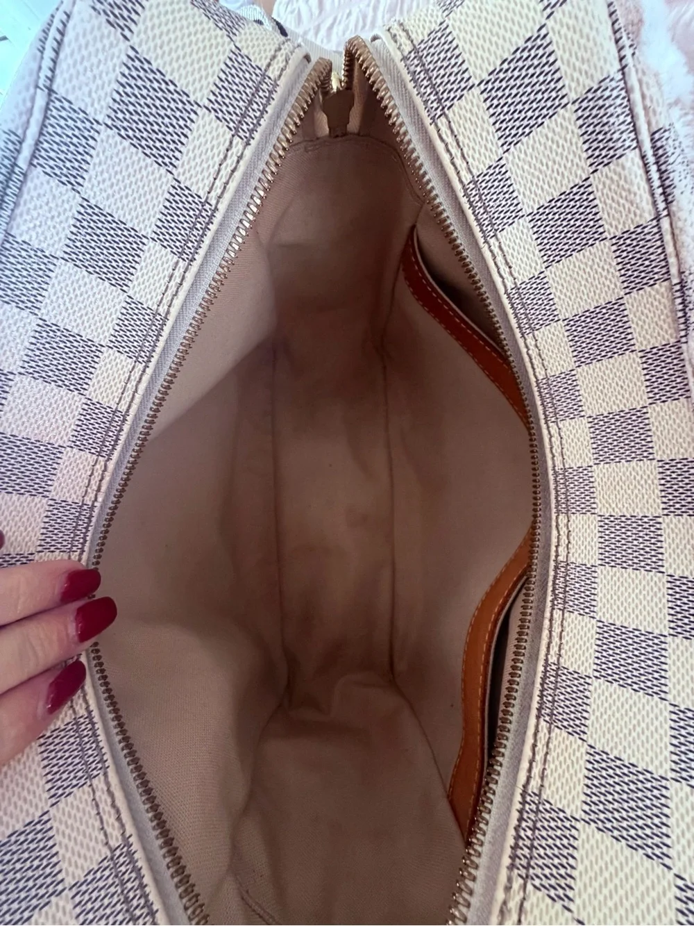 Louis Vuitton shoulder bag/ crossbody bag comes with COA